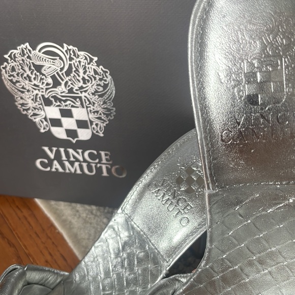 Vince Camuto Heels in SILVER!🖤 - Picture 4 of 11